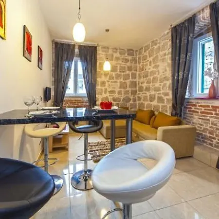 Old Town Twins Apartment *